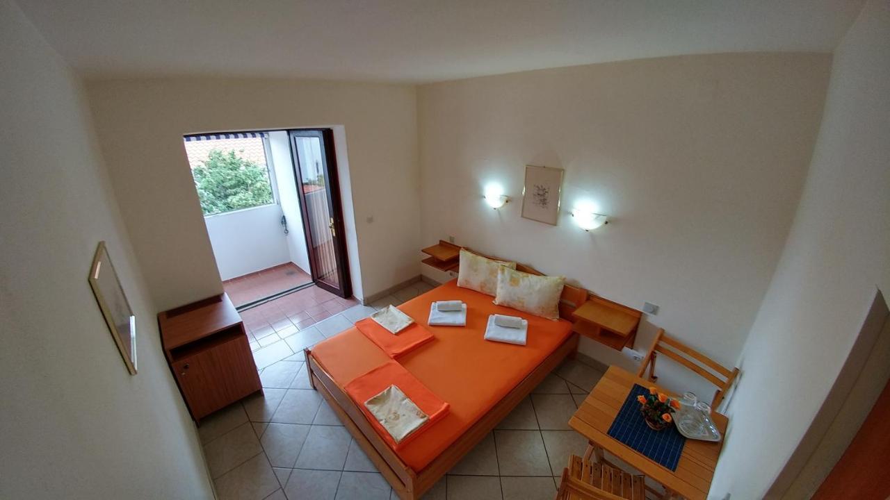 Apartments And Rooms Bova Baška Exteriér fotografie